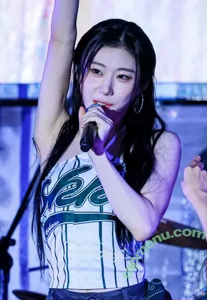 Chaeryeong / ITZY (채령 / chaerrry0 nude photo #0316
