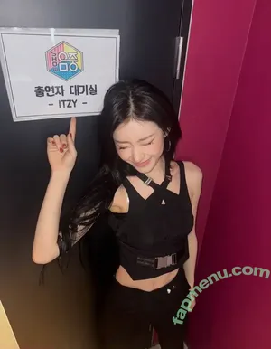 Chaeryeong / ITZY (채령 / chaerrry0 nude photo #0423