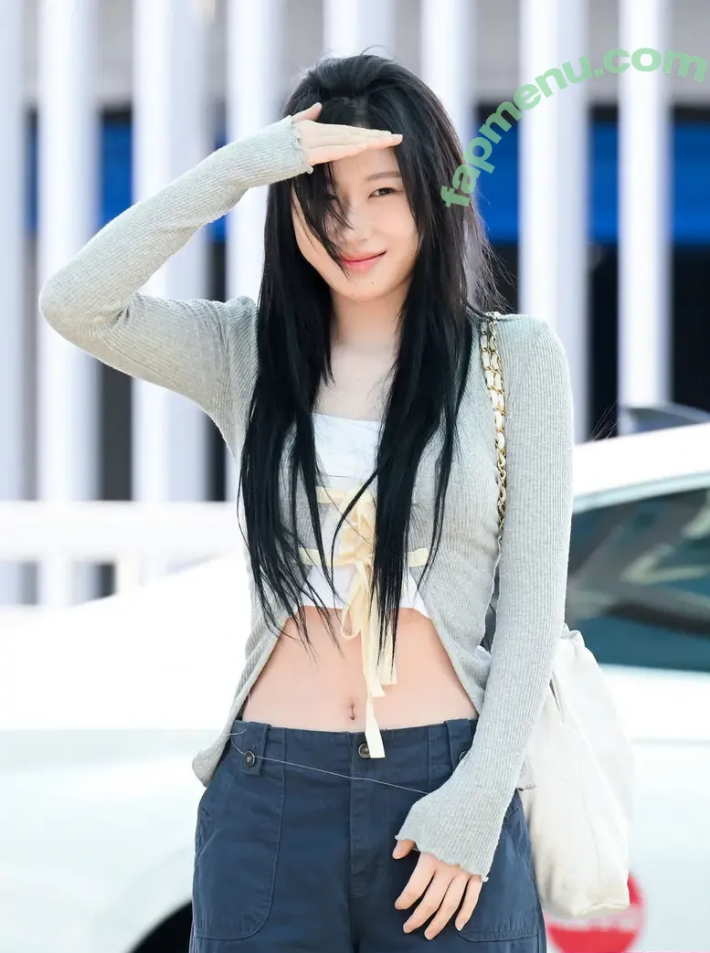 Chaeryeong nude photo #0079 (ITZY (채령 / chaerrry0)