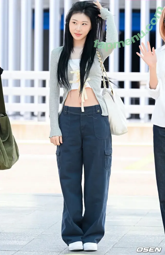 Chaeryeong nude photo #0080 (ITZY (채령 / chaerrry0)