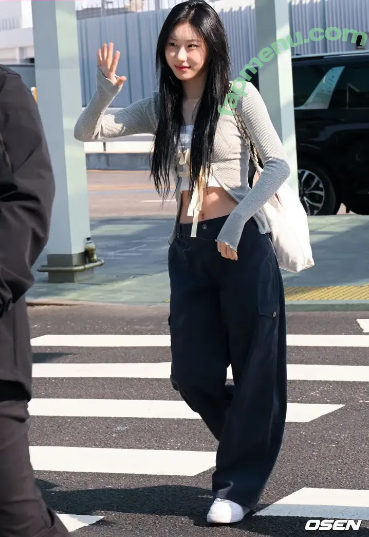 Chaeryeong nude photo #0081 (ITZY (채령 / chaerrry0)