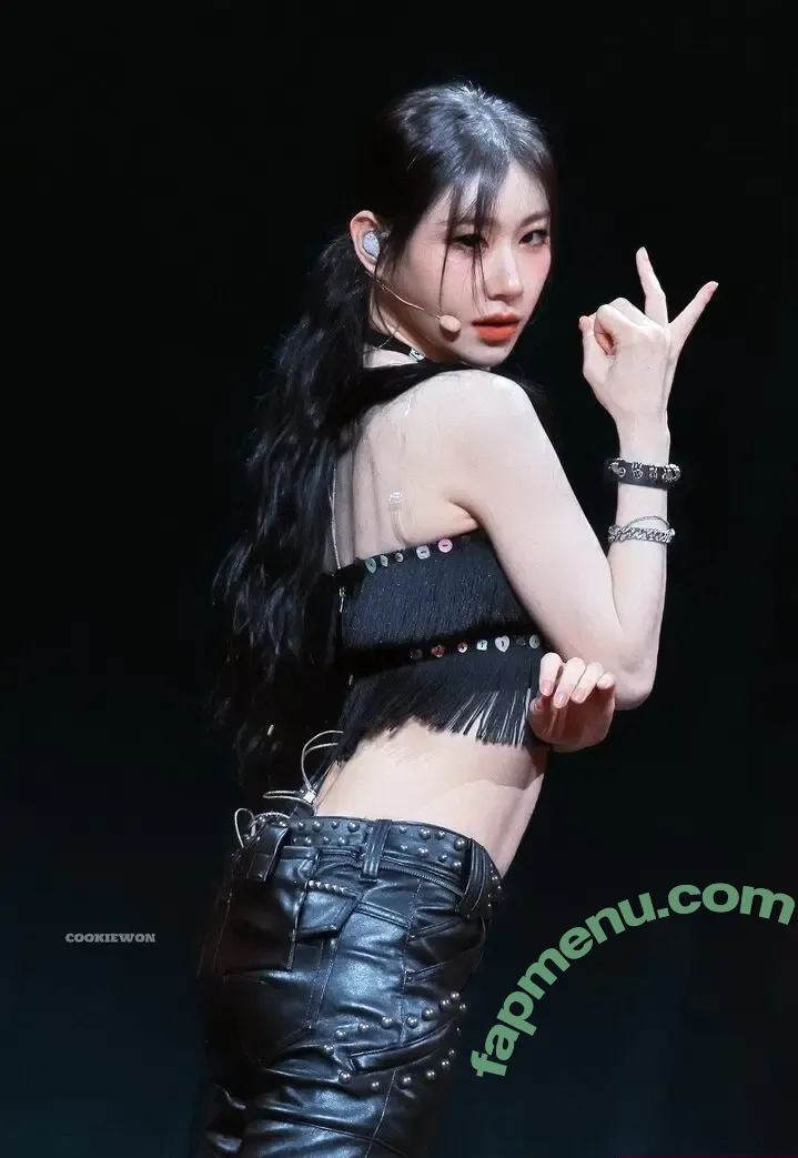 Chaeryeong nude photo #0246 (ITZY (채령 / chaerrry0)
