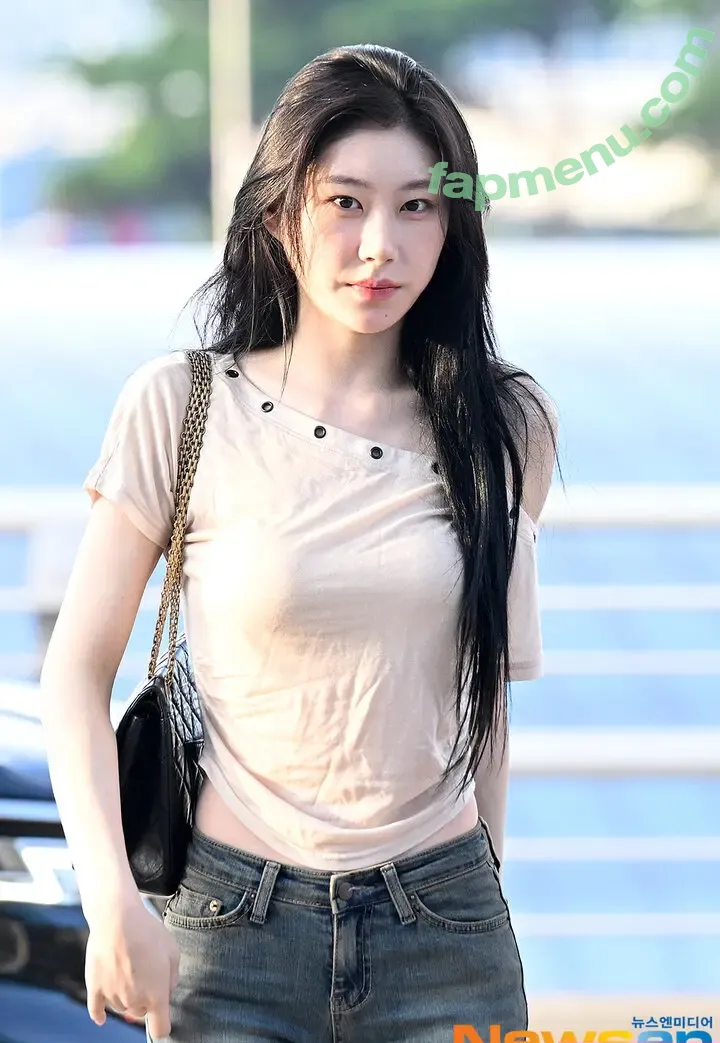 Chaeryeong nude photo #0253 (ITZY (채령 / chaerrry0)