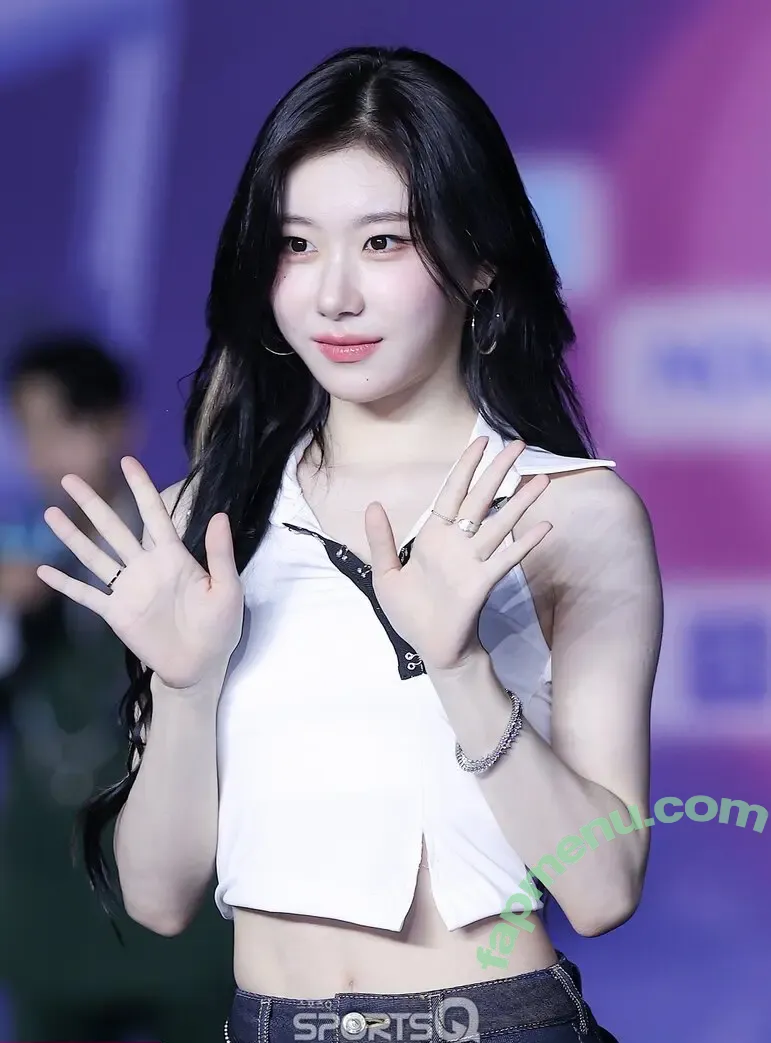 Chaeryeong nude photo #0257 (ITZY (채령 / chaerrry0)