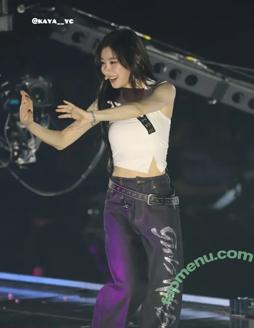 Chaeryeong nude photo #0259 (ITZY (채령 / chaerrry0)