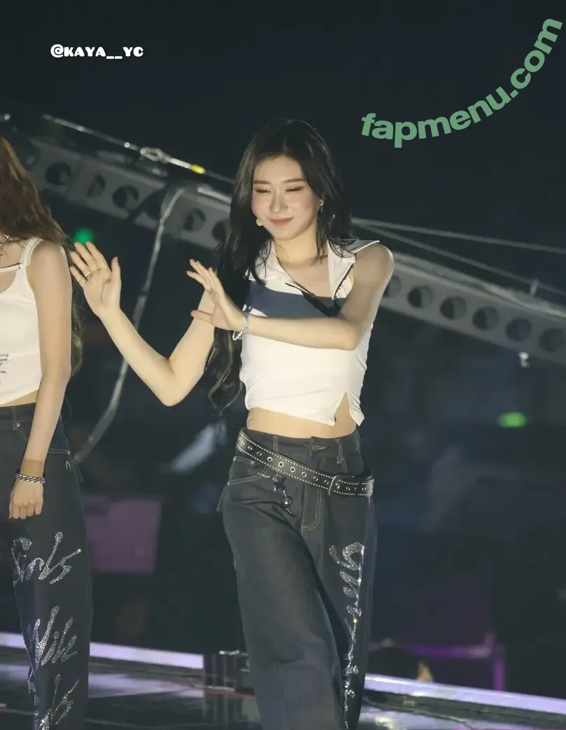 Chaeryeong nude photo #0261 (ITZY (채령 / chaerrry0)