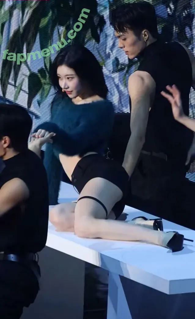 Chaeryeong nude photo #0273 (ITZY (채령 / chaerrry0)