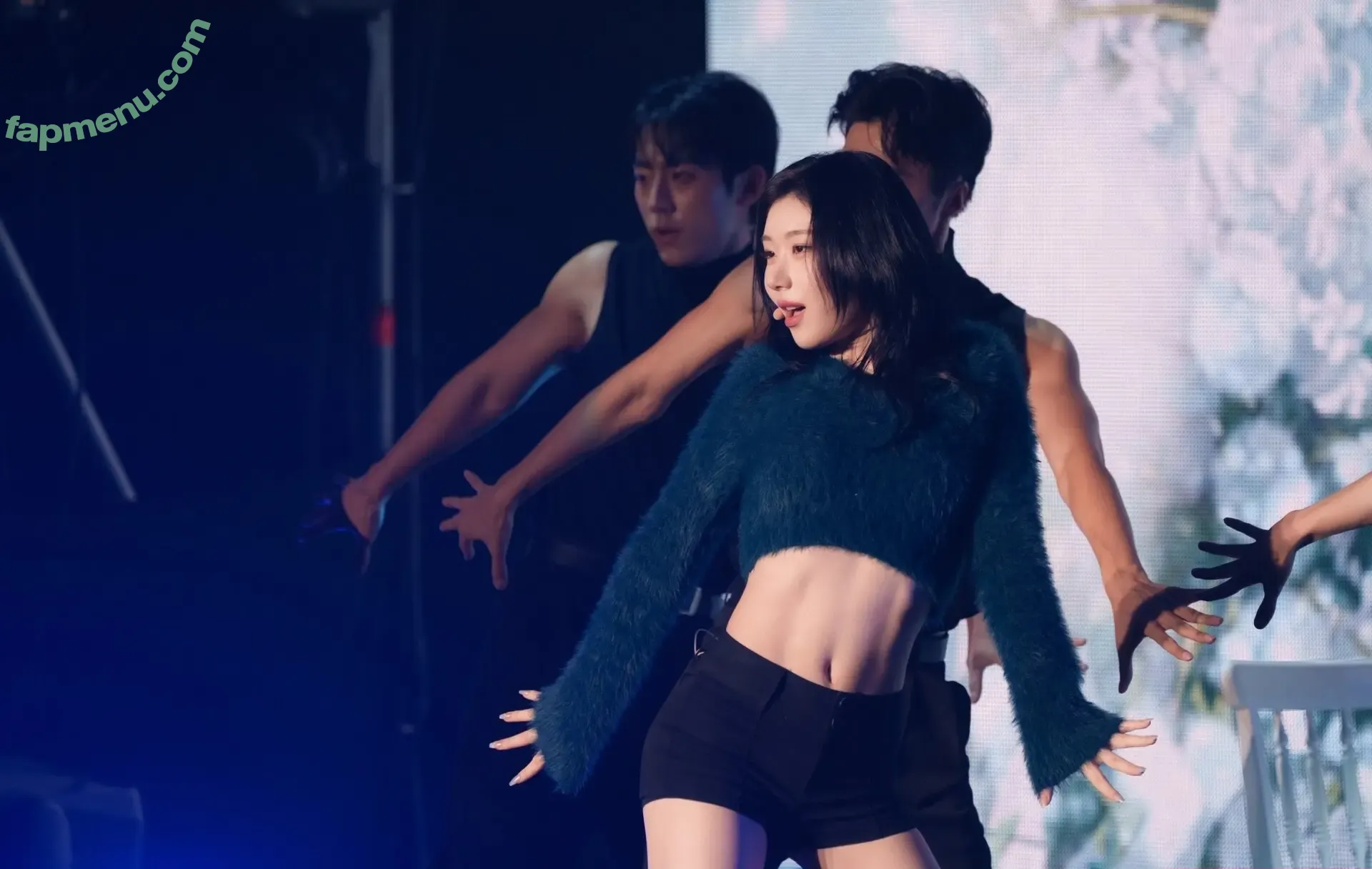 Chaeryeong nude photo #0283 (ITZY (채령 / chaerrry0)