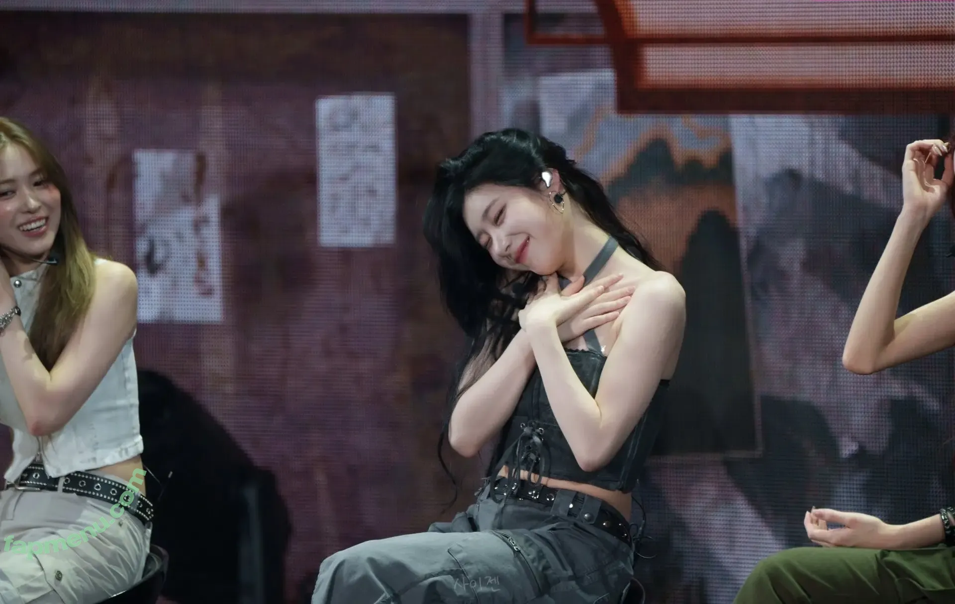 Chaeryeong nude photo #0284 (ITZY (채령 / chaerrry0)