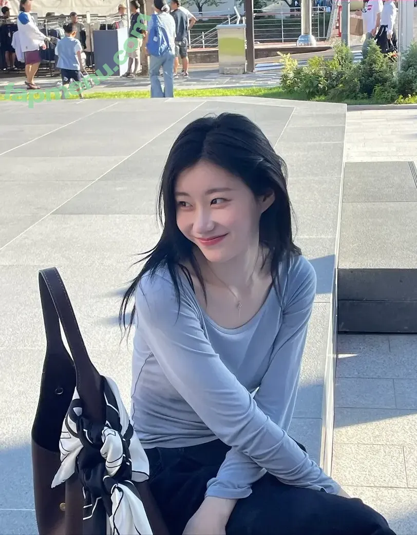Chaeryeong nude photo #0285 (ITZY (채령 / chaerrry0)