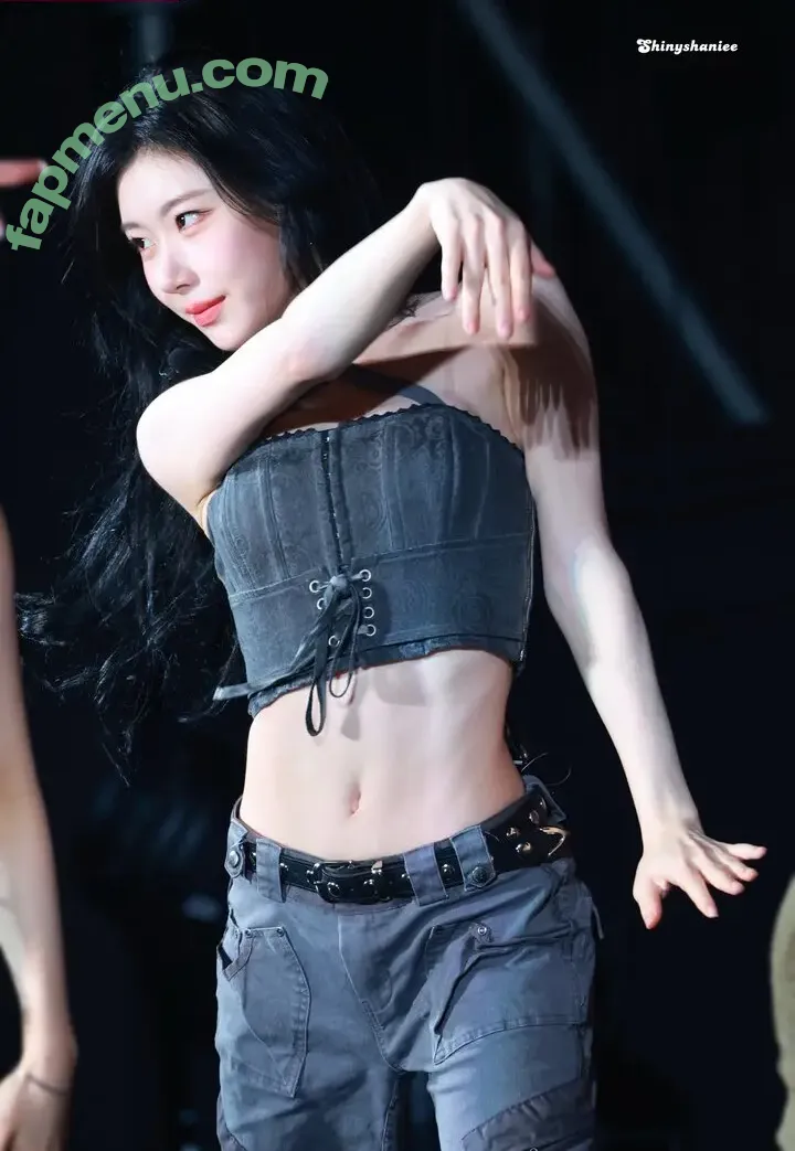 Chaeryeong nude photo #0291 (ITZY (채령 / chaerrry0)