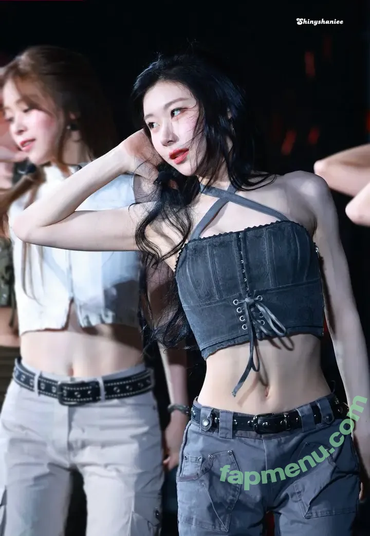 Chaeryeong nude photo #0292 (ITZY (채령 / chaerrry0)