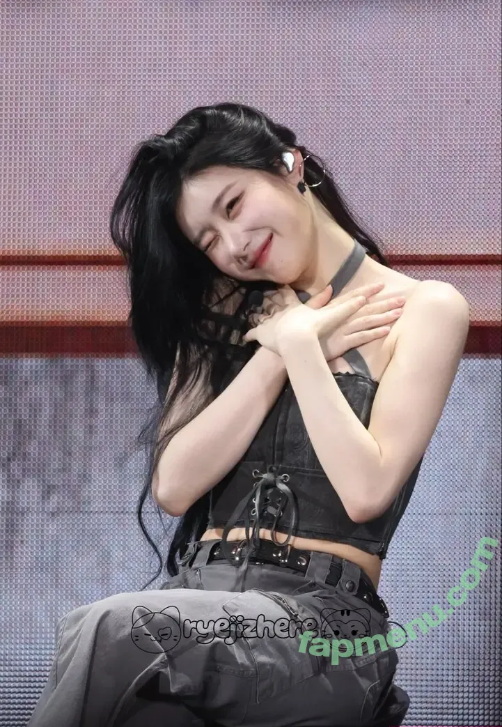 Chaeryeong nude photo #0294 (ITZY (채령 / chaerrry0)