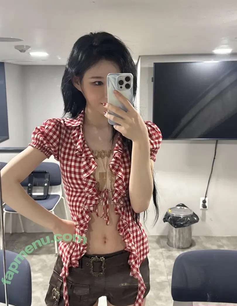 Chaeryeong nude photo #0336 (ITZY (채령 / chaerrry0)