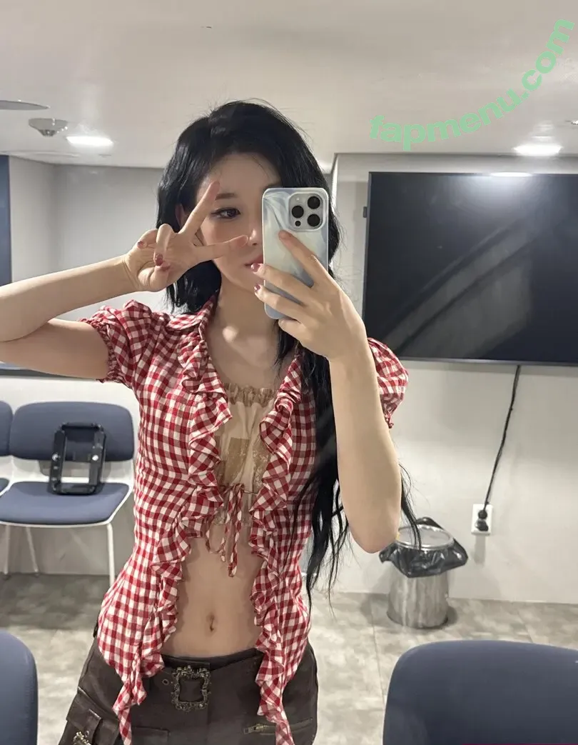 Chaeryeong nude photo #0337 (ITZY (채령 / chaerrry0)