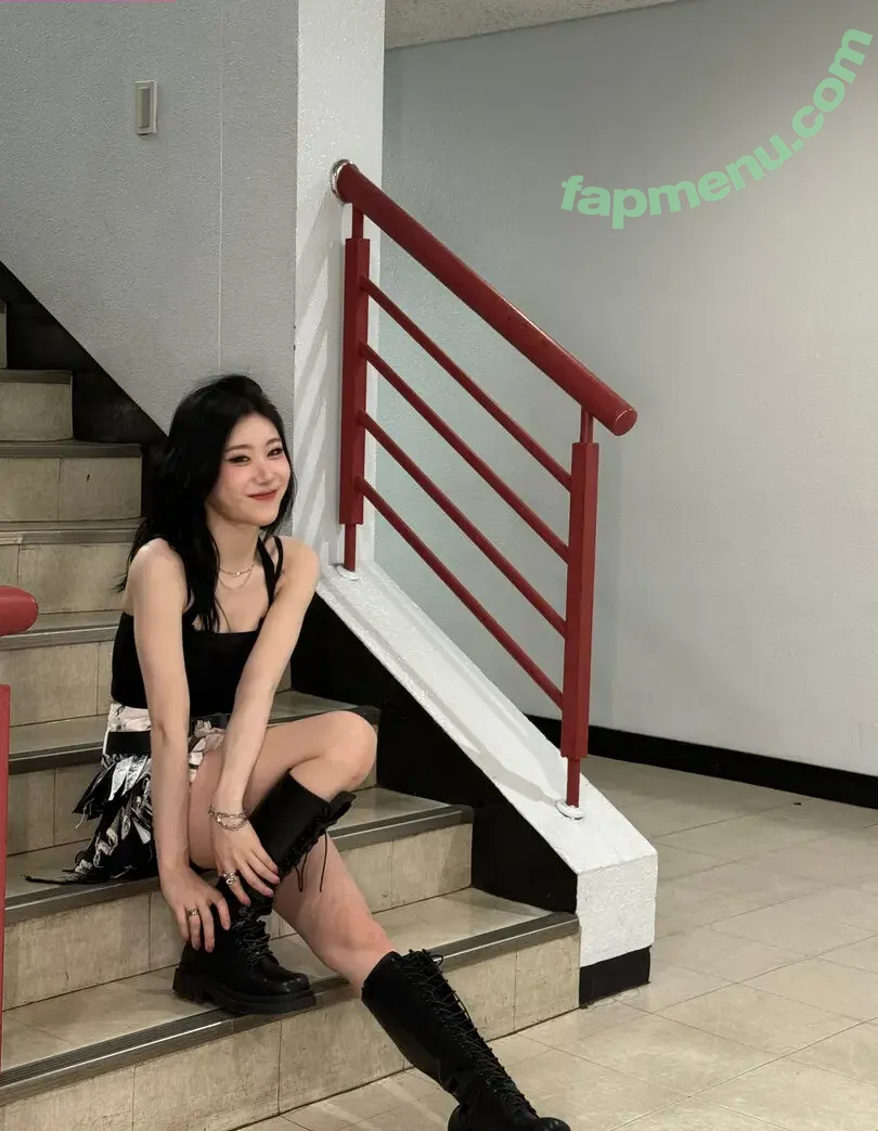 Chaeryeong nude photo #0340 (ITZY (채령 / chaerrry0)