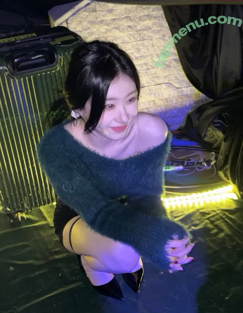 Chaeryeong nude photo #0343 (ITZY (채령 / chaerrry0)