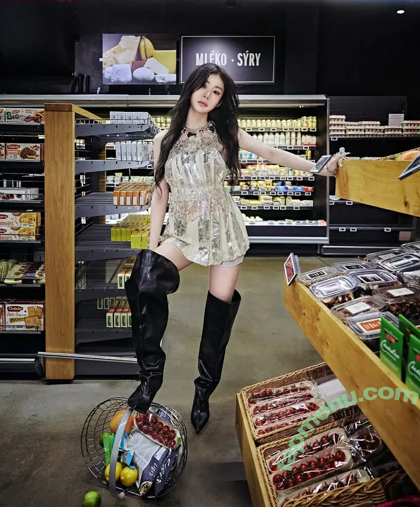 Chaeryeong nude photo #0347 (ITZY (채령 / chaerrry0)