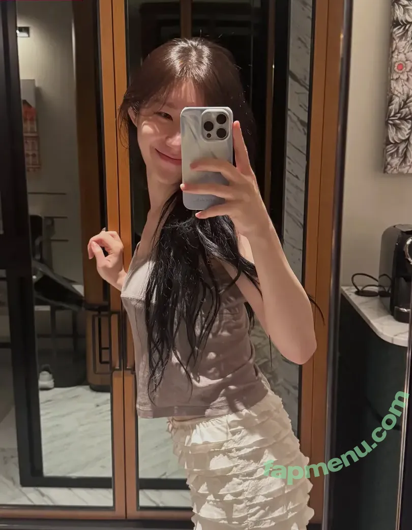Chaeryeong nude photo #0353 (ITZY (채령 / chaerrry0)