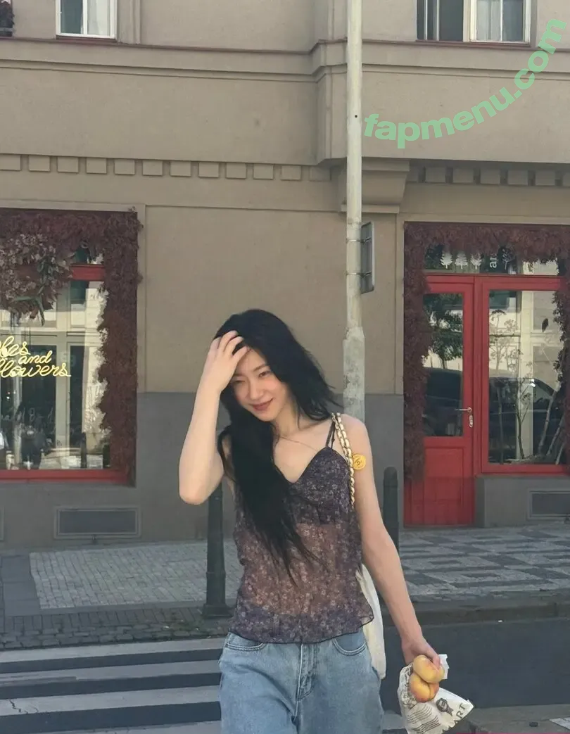 Chaeryeong nude photo #0369 (ITZY (채령 / chaerrry0)