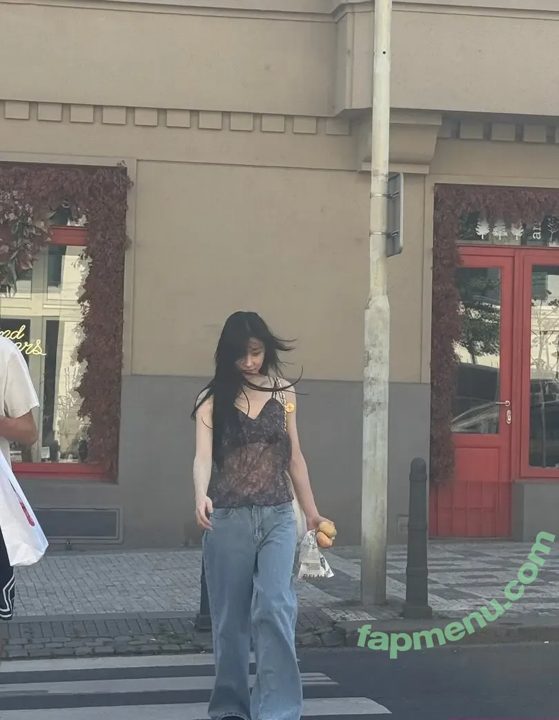 Chaeryeong nude photo #0370 (ITZY (채령 / chaerrry0)