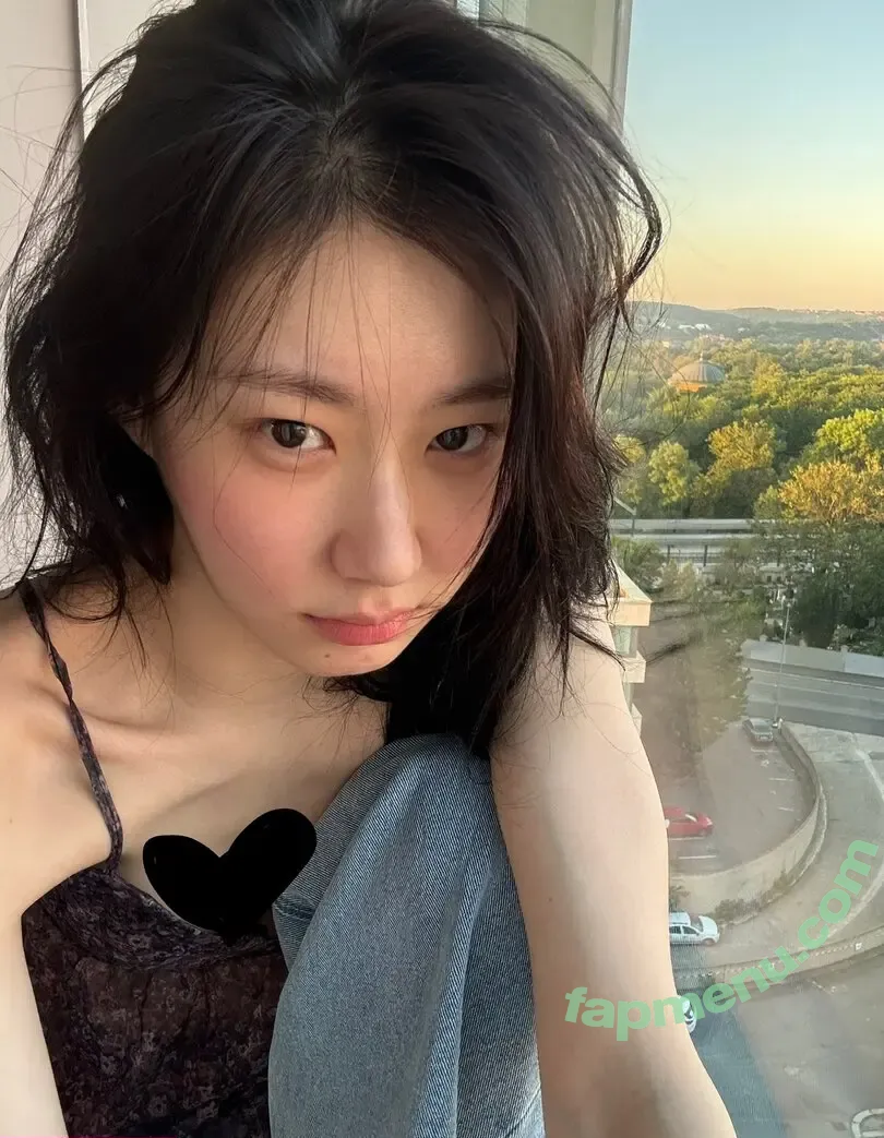 Chaeryeong nude photo #0372 (ITZY (채령 / chaerrry0)
