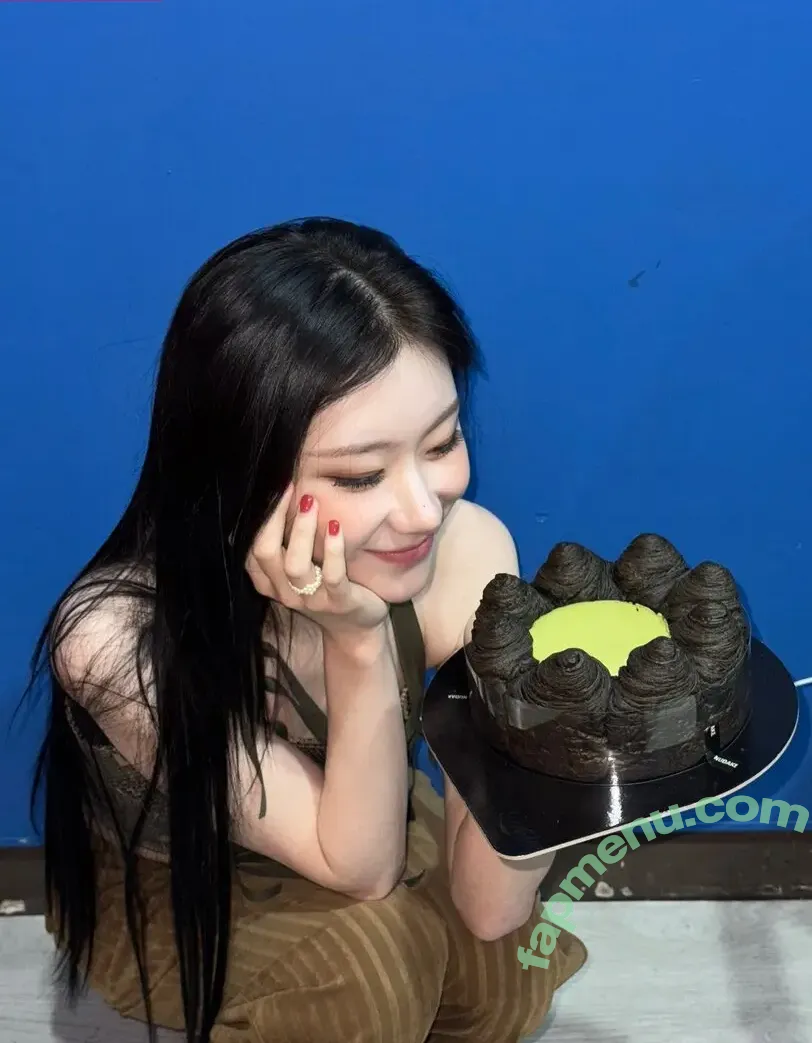 Chaeryeong nude photo #0411 (ITZY (채령 / chaerrry0)