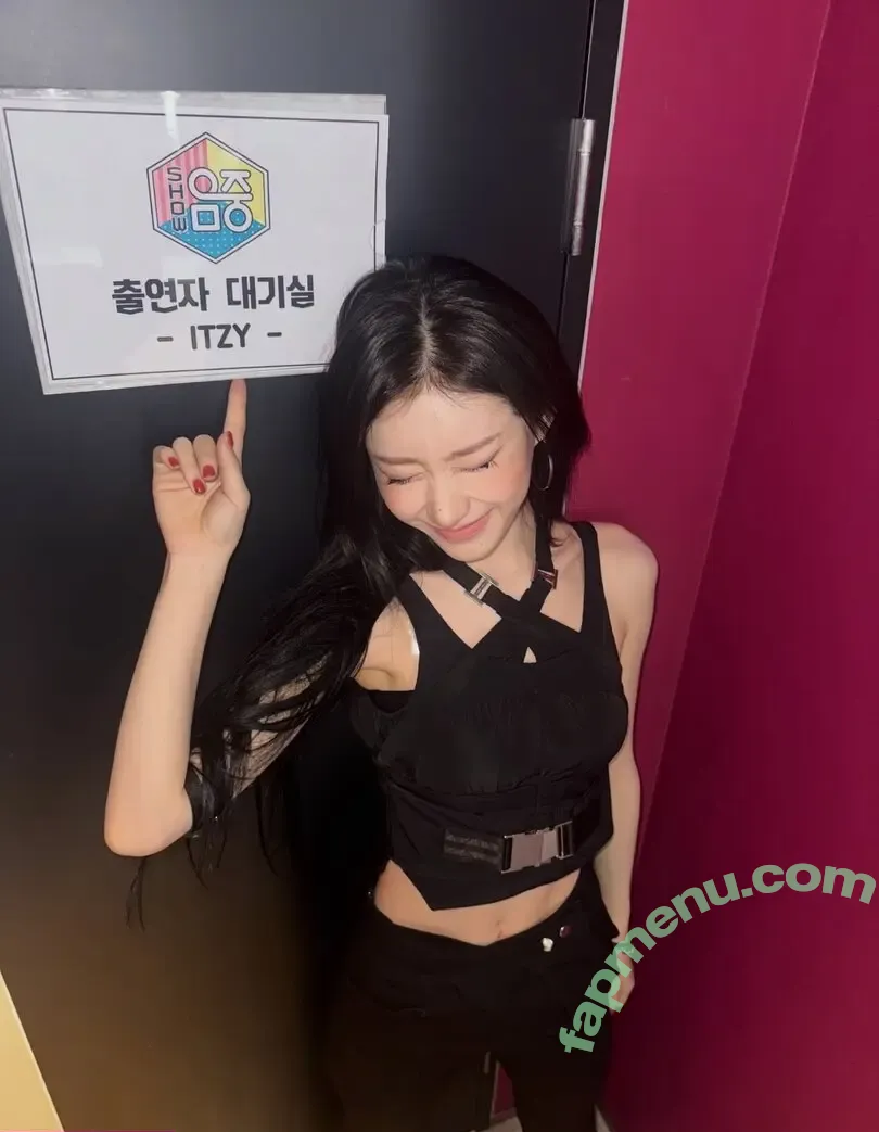 Chaeryeong nude photo #0423 (ITZY (채령 / chaerrry0)