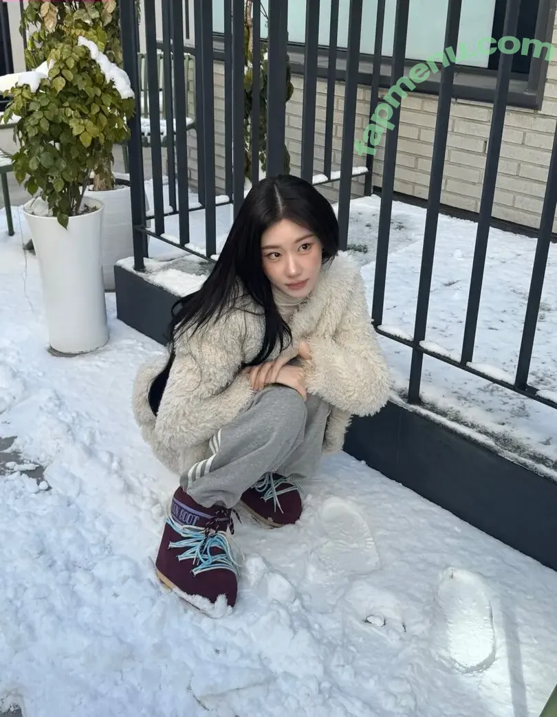Chaeryeong nude photo #0427 (ITZY (채령 / chaerrry0)