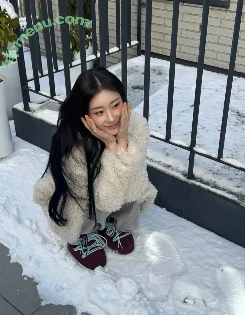 Chaeryeong nude photo #0428 (ITZY (채령 / chaerrry0)