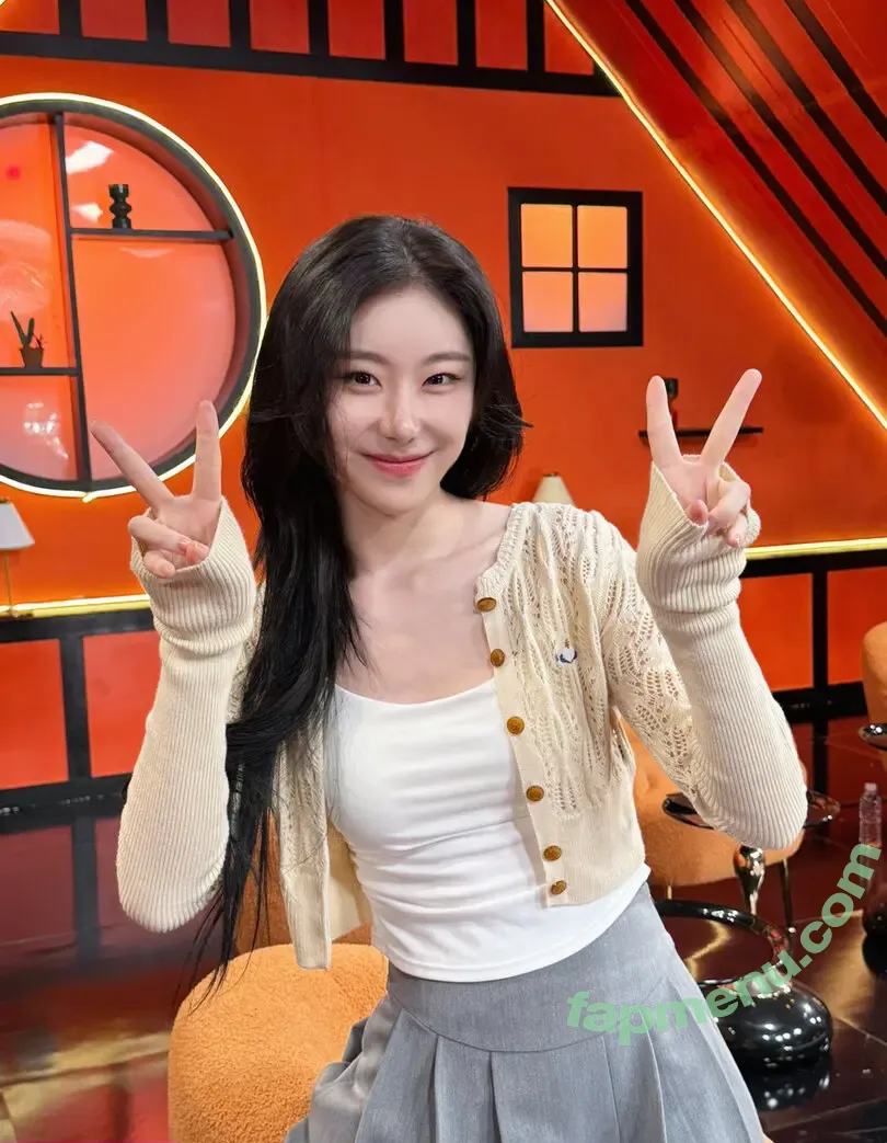 Chaeryeong nude photo #0431 (ITZY (채령 / chaerrry0)