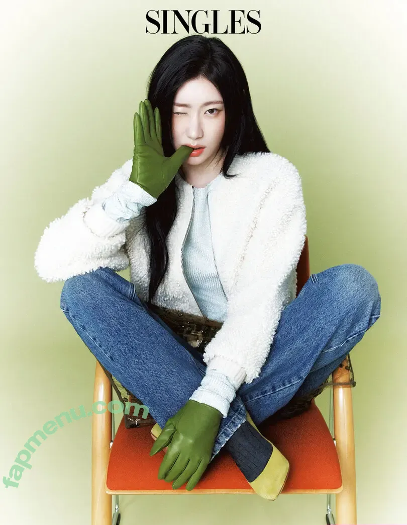 Chaeryeong nude photo #0437 (ITZY (채령 / chaerrry0)