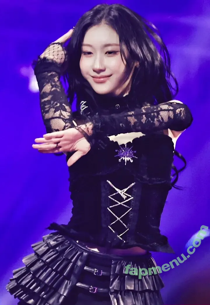 Chaeryeong nude photo #0446 (ITZY (채령 / chaerrry0)