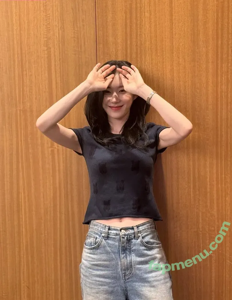 Chaeryeong nude photo #0452 (ITZY (채령 / chaerrry0)