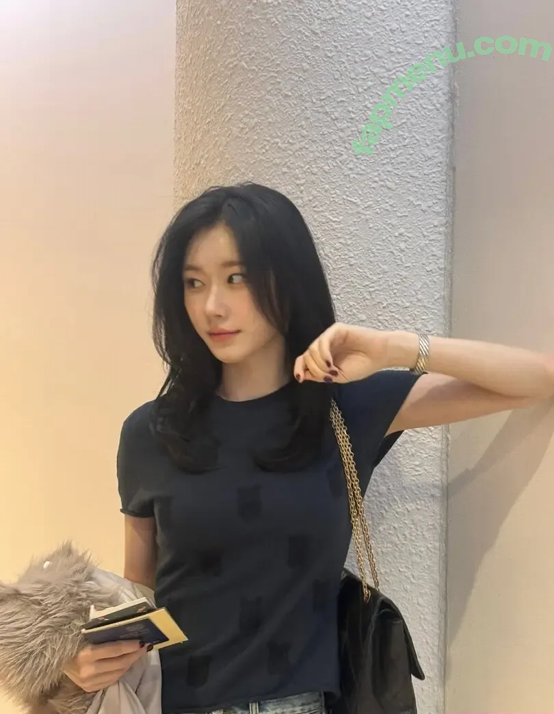 Chaeryeong nude photo #0454 (ITZY (채령 / chaerrry0)