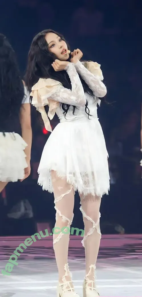 Chaeyoung nude photo #0095 (TWICE / chaeyo.0)