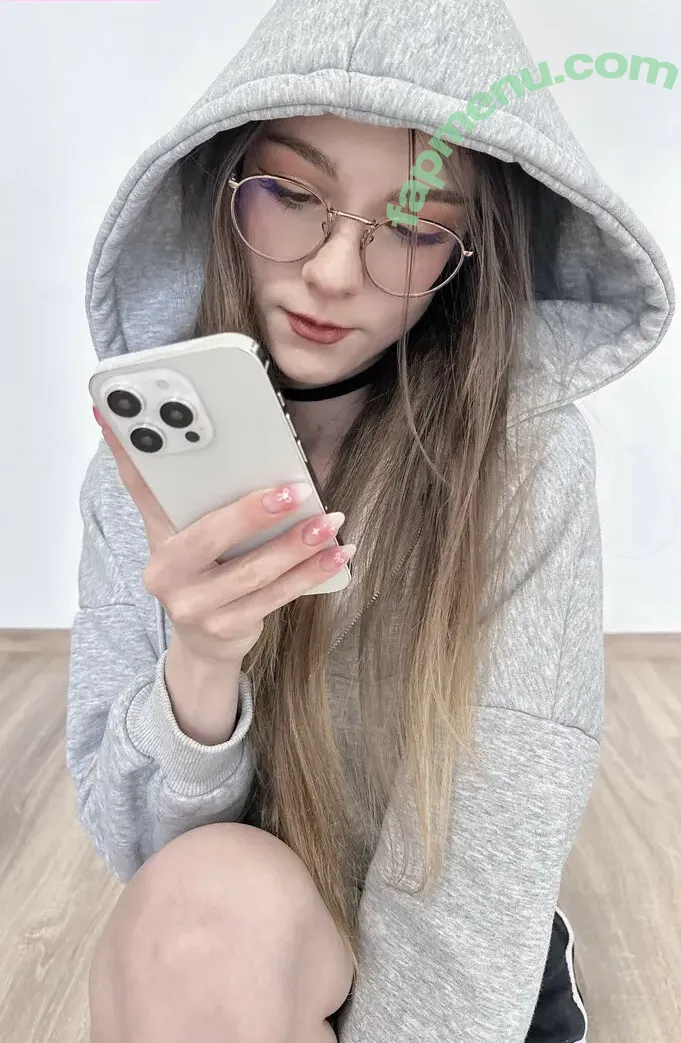 Chaisia nude photo #0135 (chaisia_art / chaisia_irl)