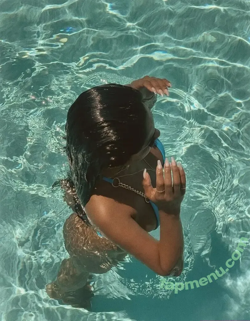 Chandrika Ravi nude photo #0015 (chandrikaravi)
