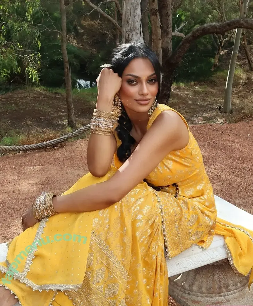 Chandrika Ravi nude photo #0025 (chandrikaravi)