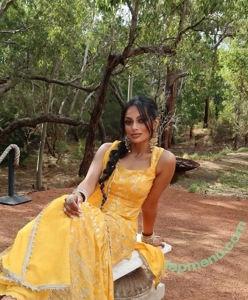 Chandrika Ravi nude photo #0026 (chandrikaravi)