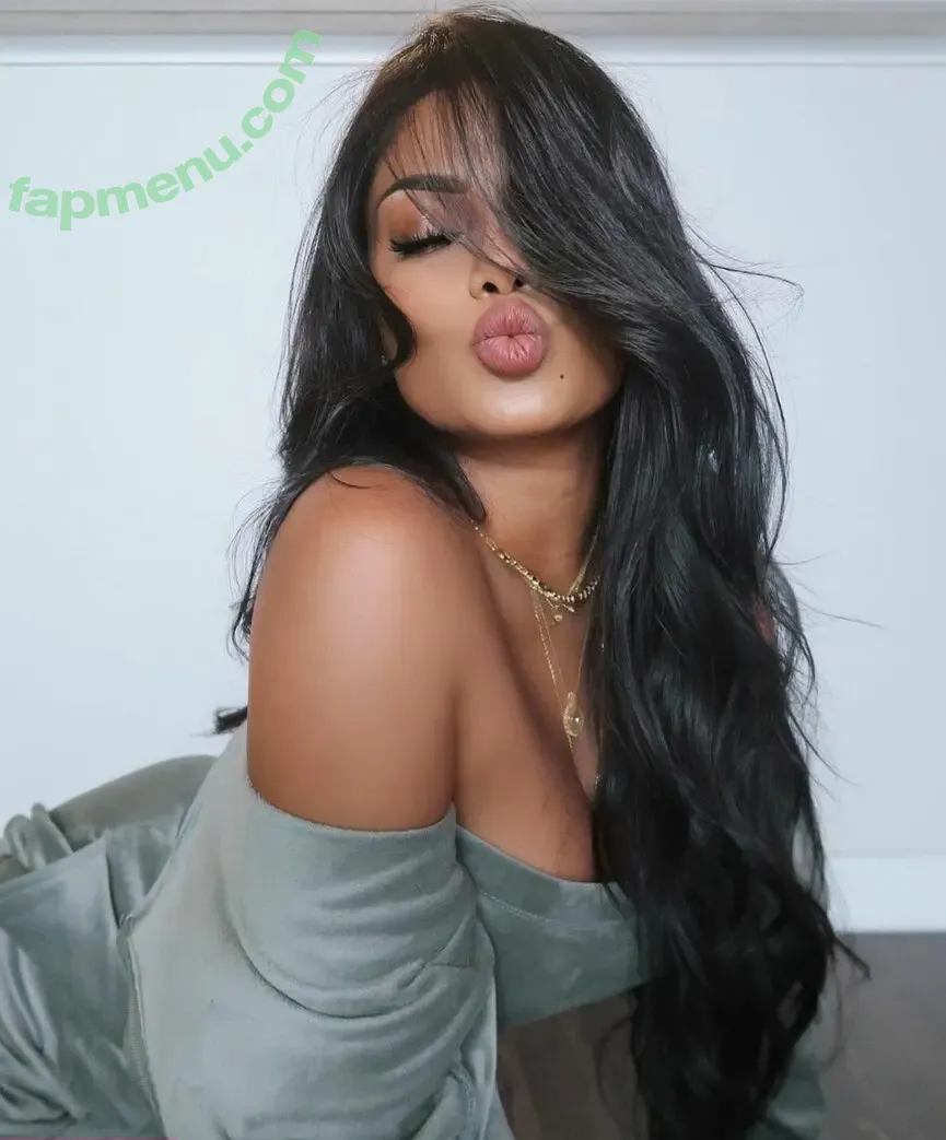 Chandrika Ravi nude photo #0044 (chandrikaravi)