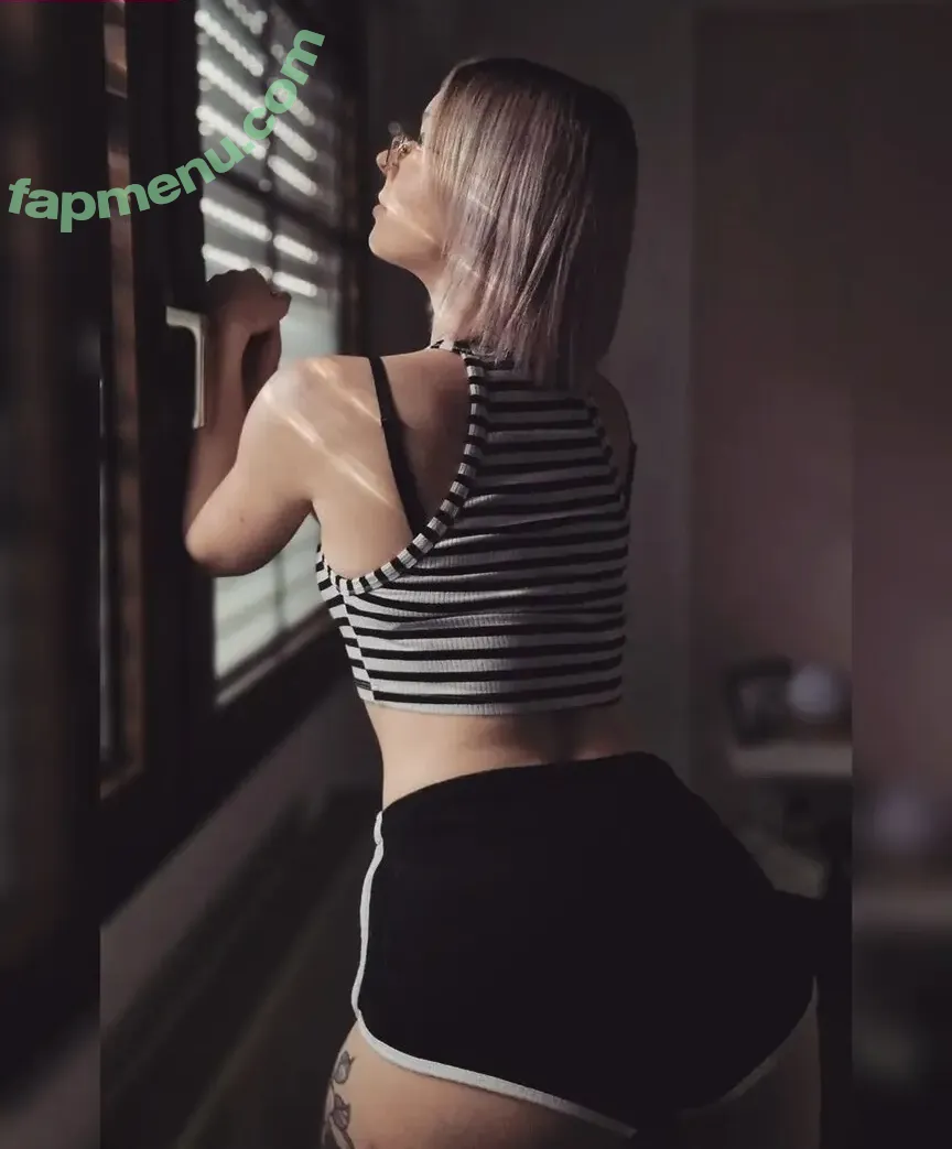 Chantal Lewentz nude photo #0008 (Chantal Lewentz)