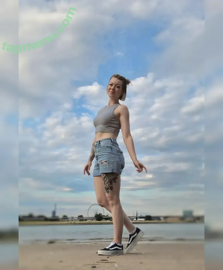 Chantal Lewentz nude photo #0014 (Chantal Lewentz)