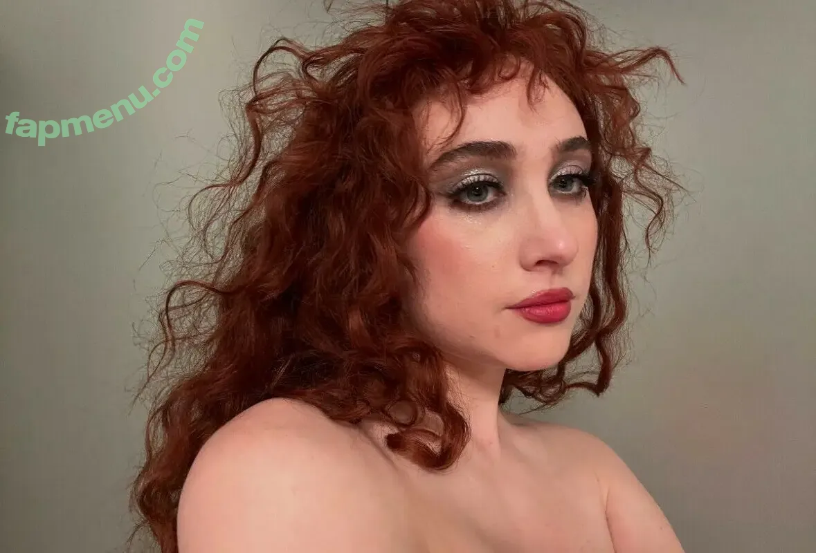 Chappell Roan nude photo #0404 (chappellroan)