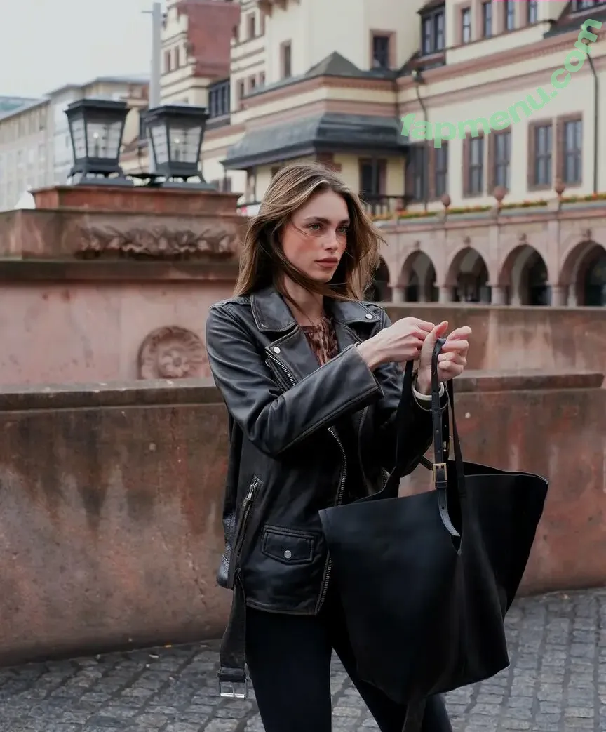 Charleen Weiss nude photo #0415 (charleenweiss)