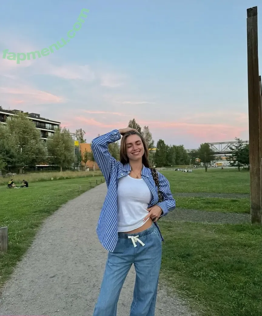 Charleen Weiss nude photo #0466 (charleenweiss)