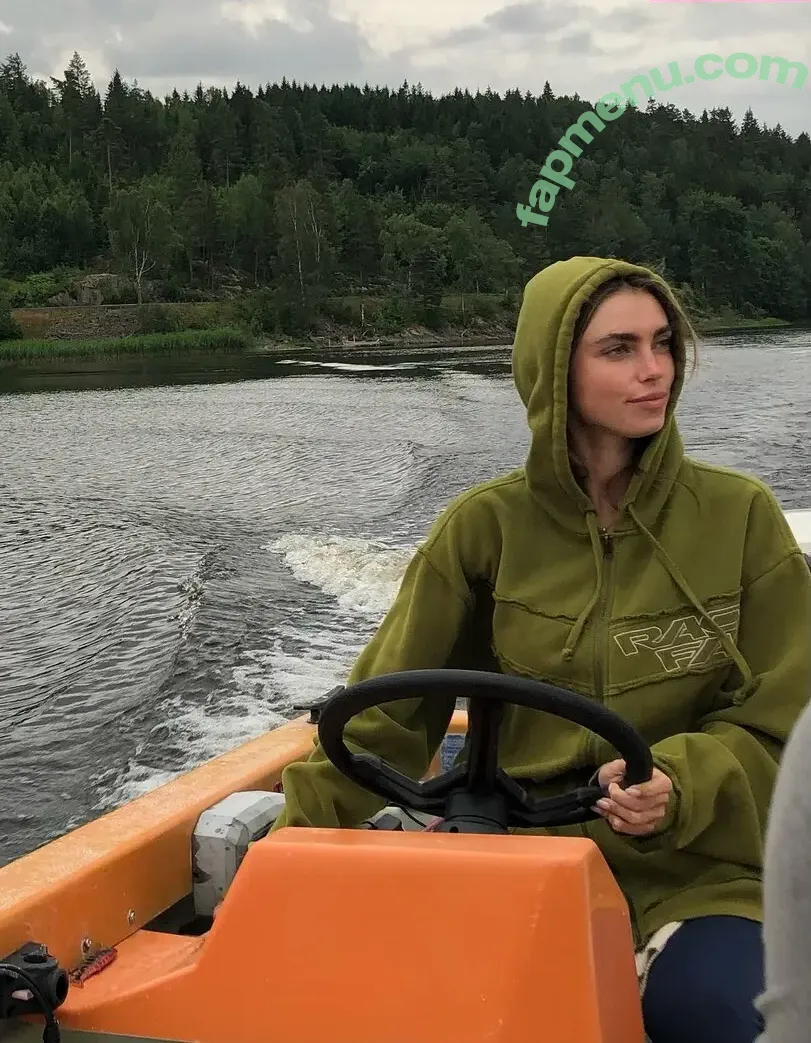 Charleen Weiss nude photo #0490 (charleenweiss)