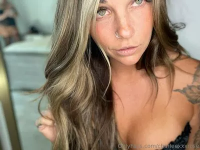 charleexxxrose / piercedpussy_char nude photo #0126