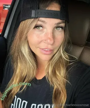 charleexxxrose / piercedpussy_char nude photo #0362