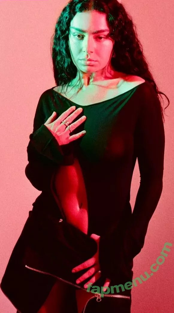 Charli XCX nude photo #1146 (charli_xcx / charlignarly / charlixcx)
